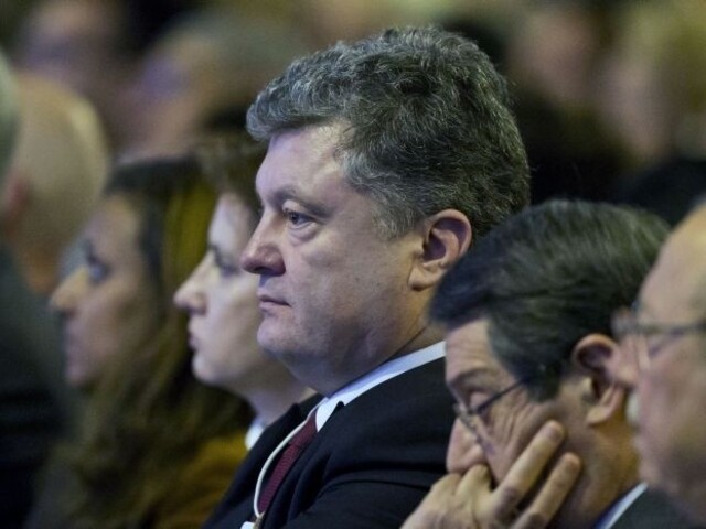 Porošenko môže prísť o majetok. Kyjevský súd nariadil jeho imanie zabaviť